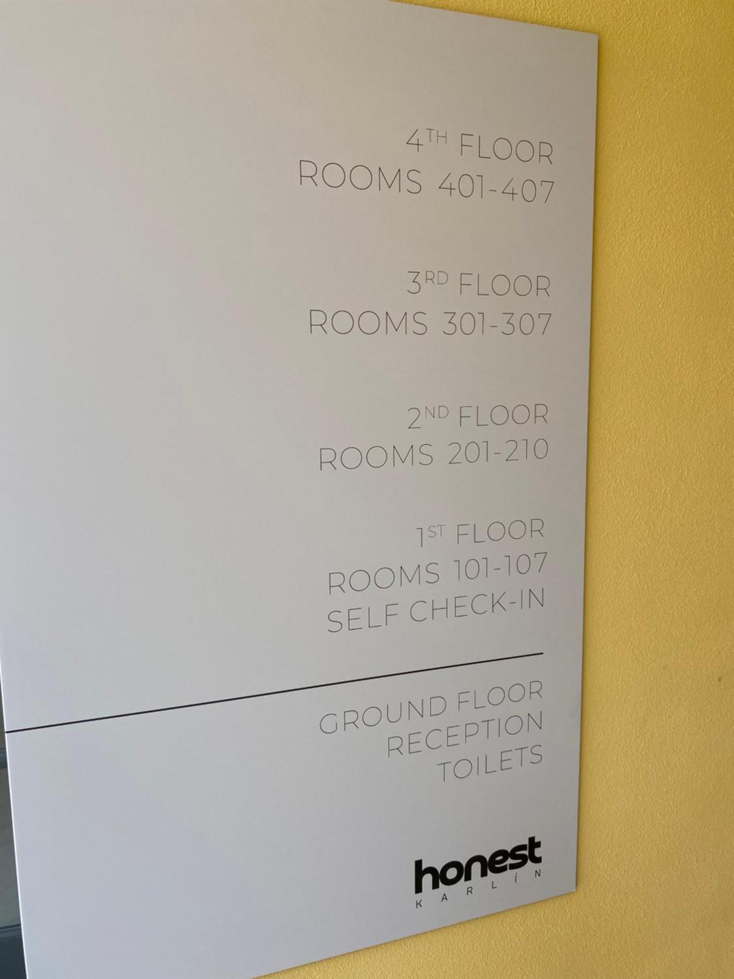 Honest Karlin Aparthotel Πράγα Εξωτερικό φωτογραφία