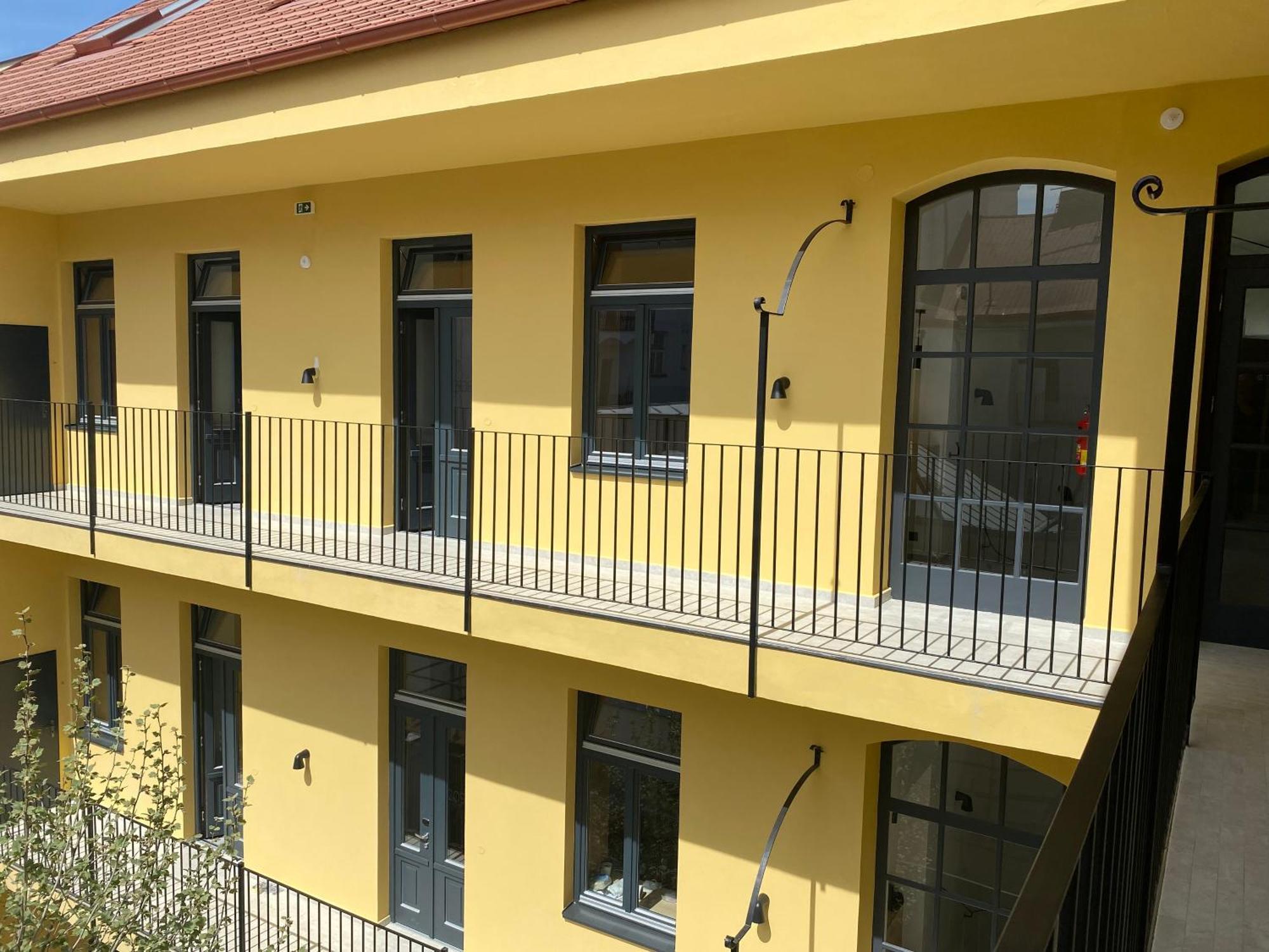 Honest Karlin Aparthotel Πράγα Εξωτερικό φωτογραφία
