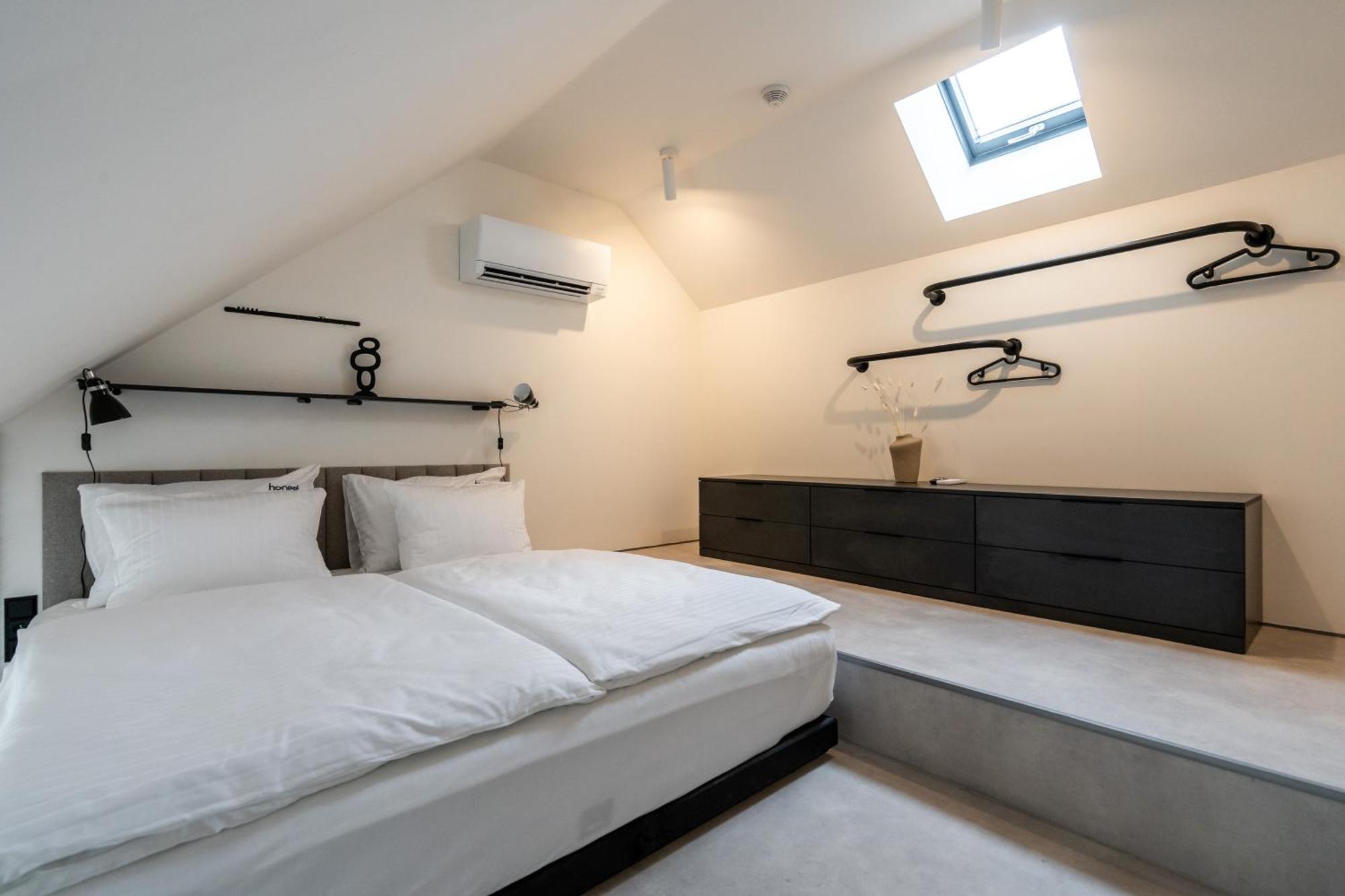 Honest Karlin Aparthotel Πράγα Εξωτερικό φωτογραφία