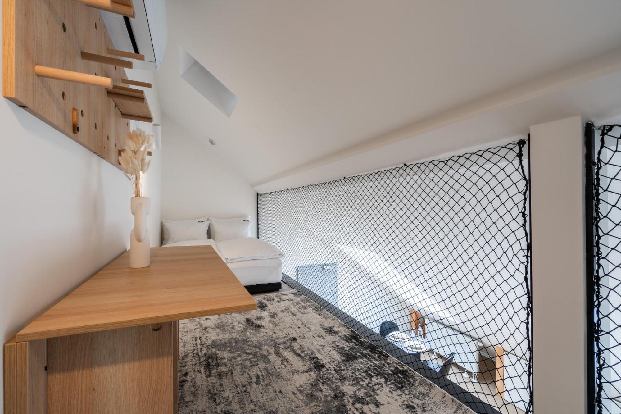 Honest Karlin Aparthotel Πράγα Εξωτερικό φωτογραφία
